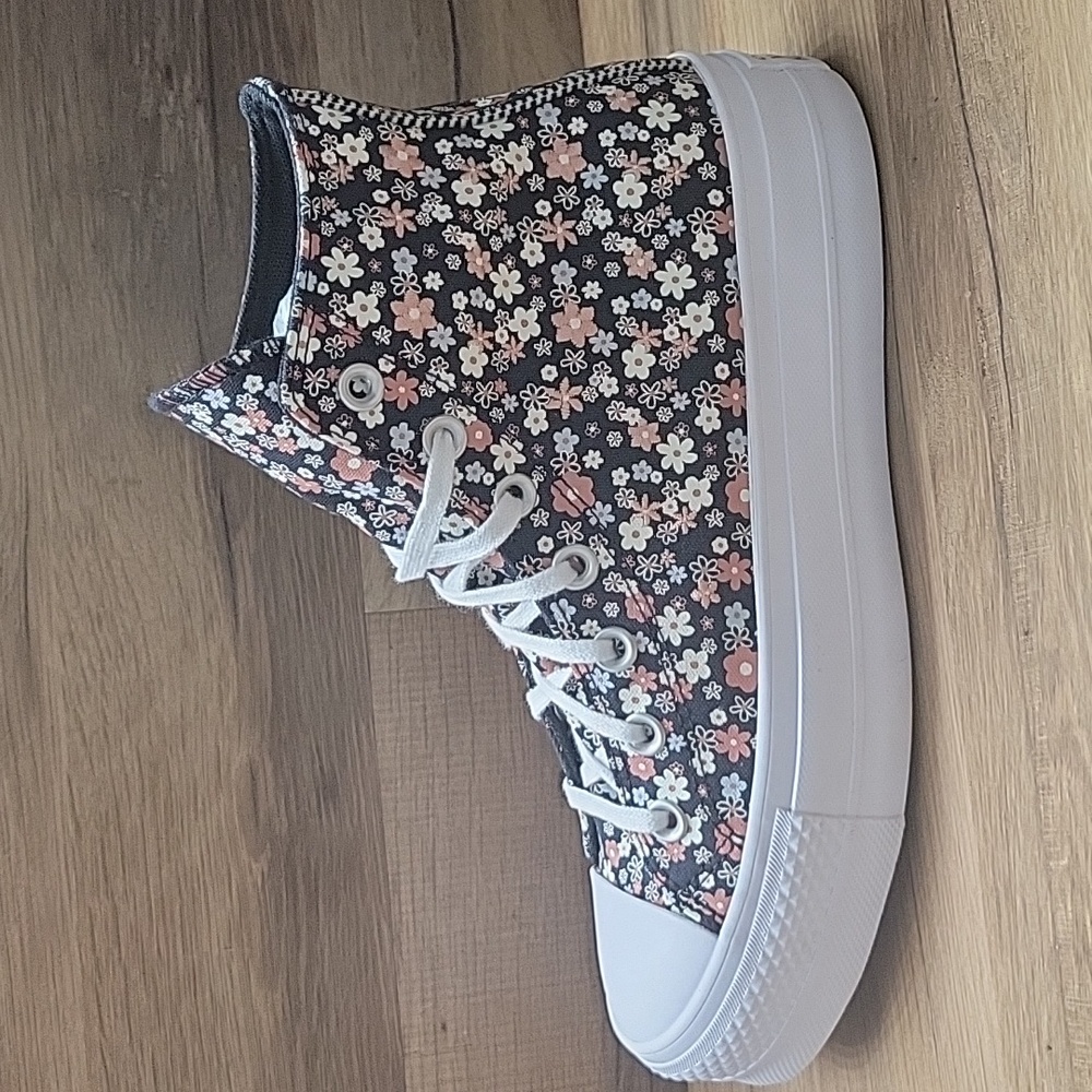 Converse Women's Floral High-Top Sneakers - Black and White Size 7.5 Womens. - Picture 6 of 14